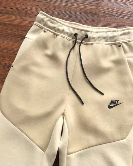 Nike Tech Fleece Cream
