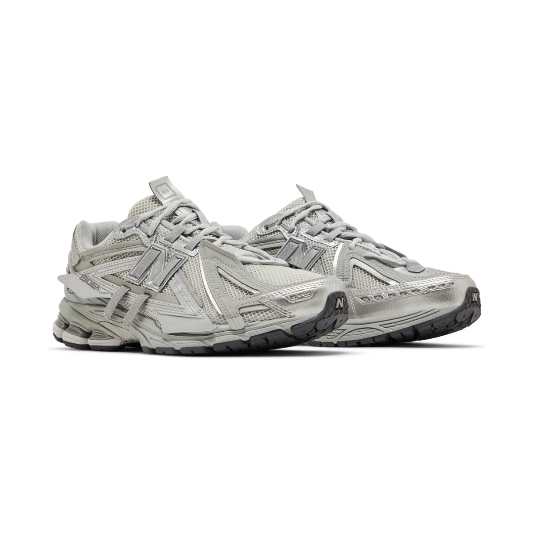 1906A "Concrete Silver Metallic"