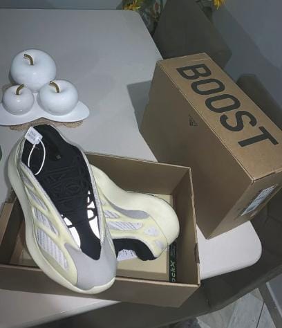 Customer photo: Yeezy Boost 700 V3 "Azael"